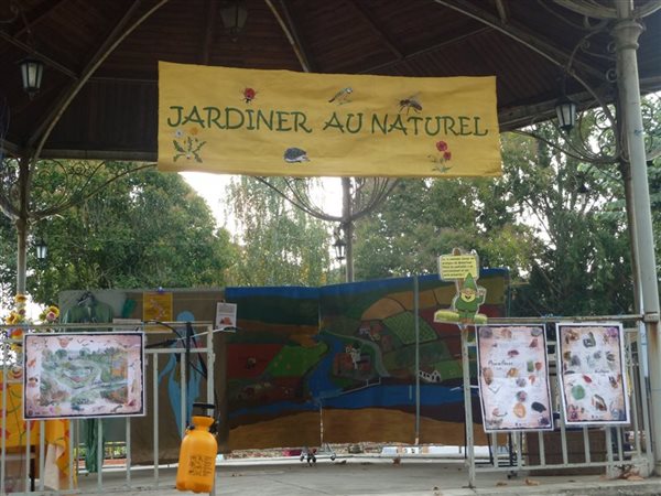 Stand d'information Jardiner au naturel