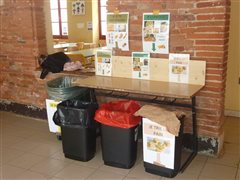 Tri des dechets en fin de repas pour compostage