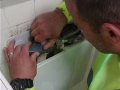 Chasse d'eau a régler pour économie d'eau école Molières